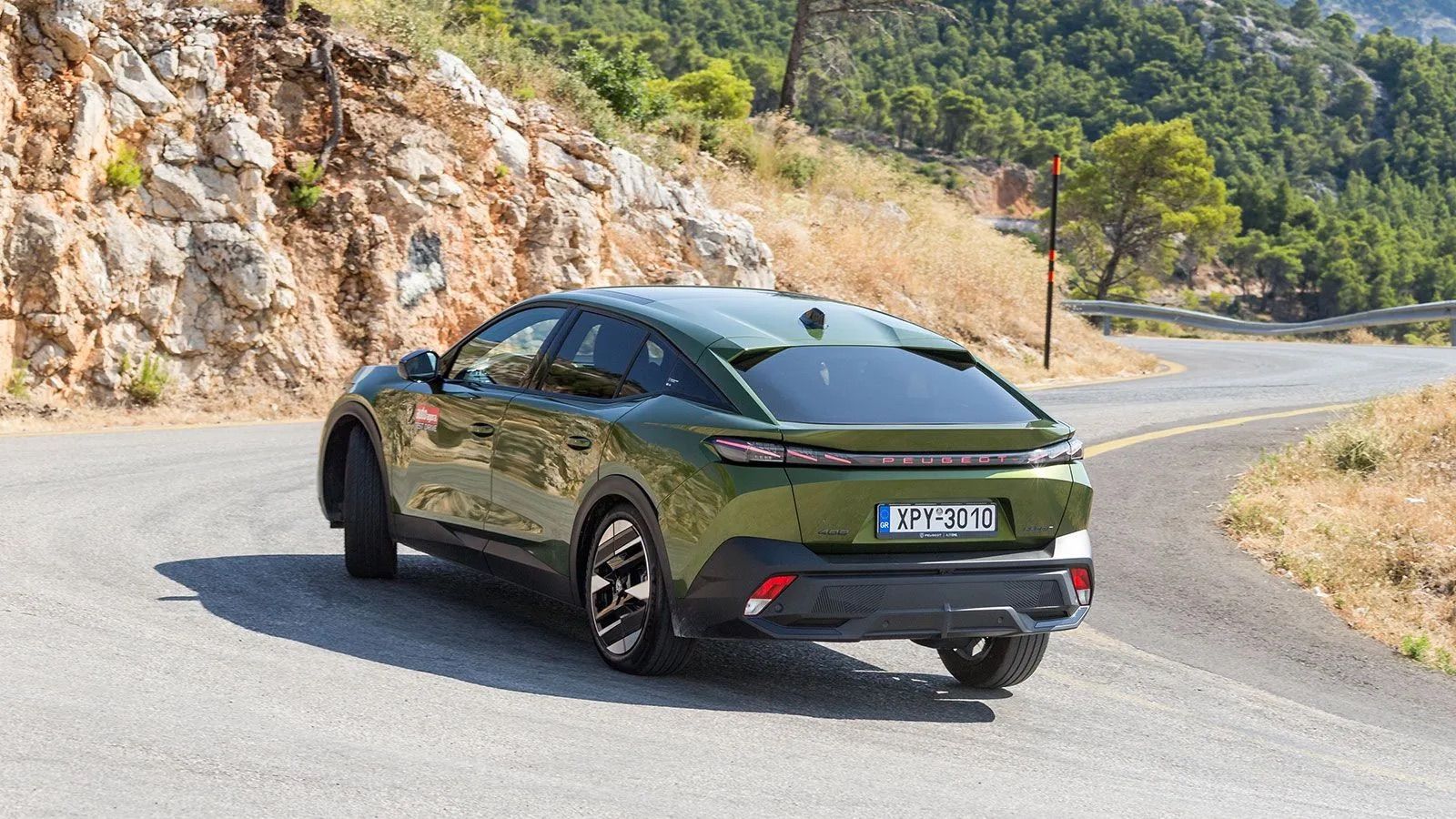 Peugeot 408 Hybrid: Το fastback που τραβάει τα βλέμματα και ξεχωρίζει